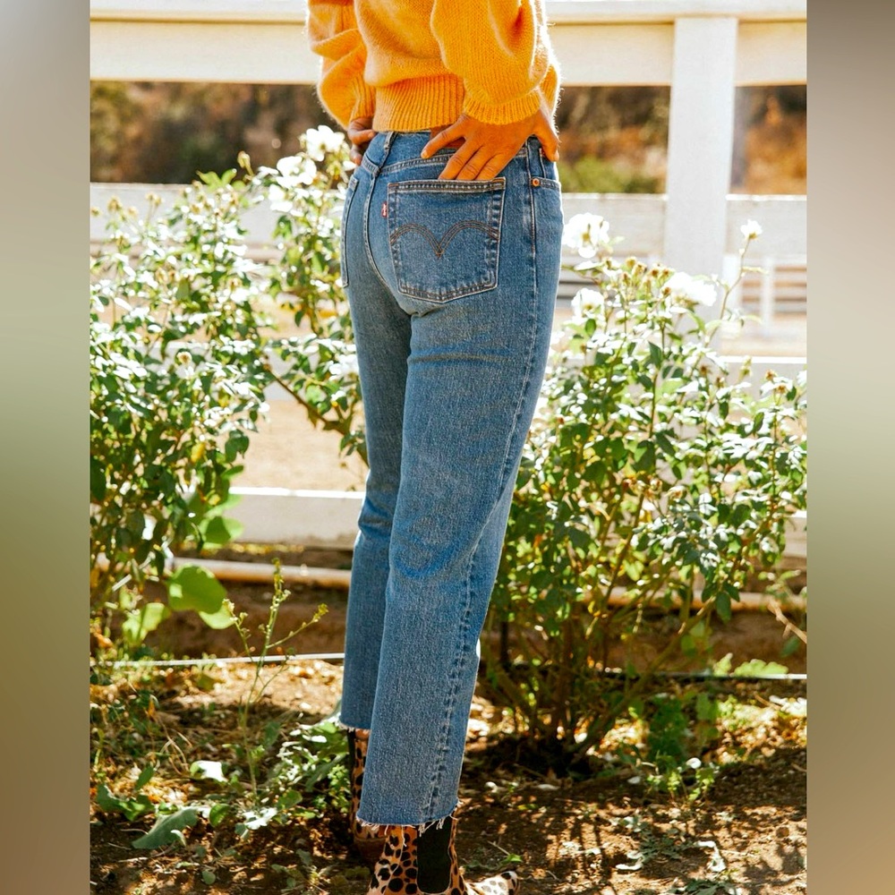 LEVIS WEDGIE STRAIGHT WEDIUM WASH RAW HEM